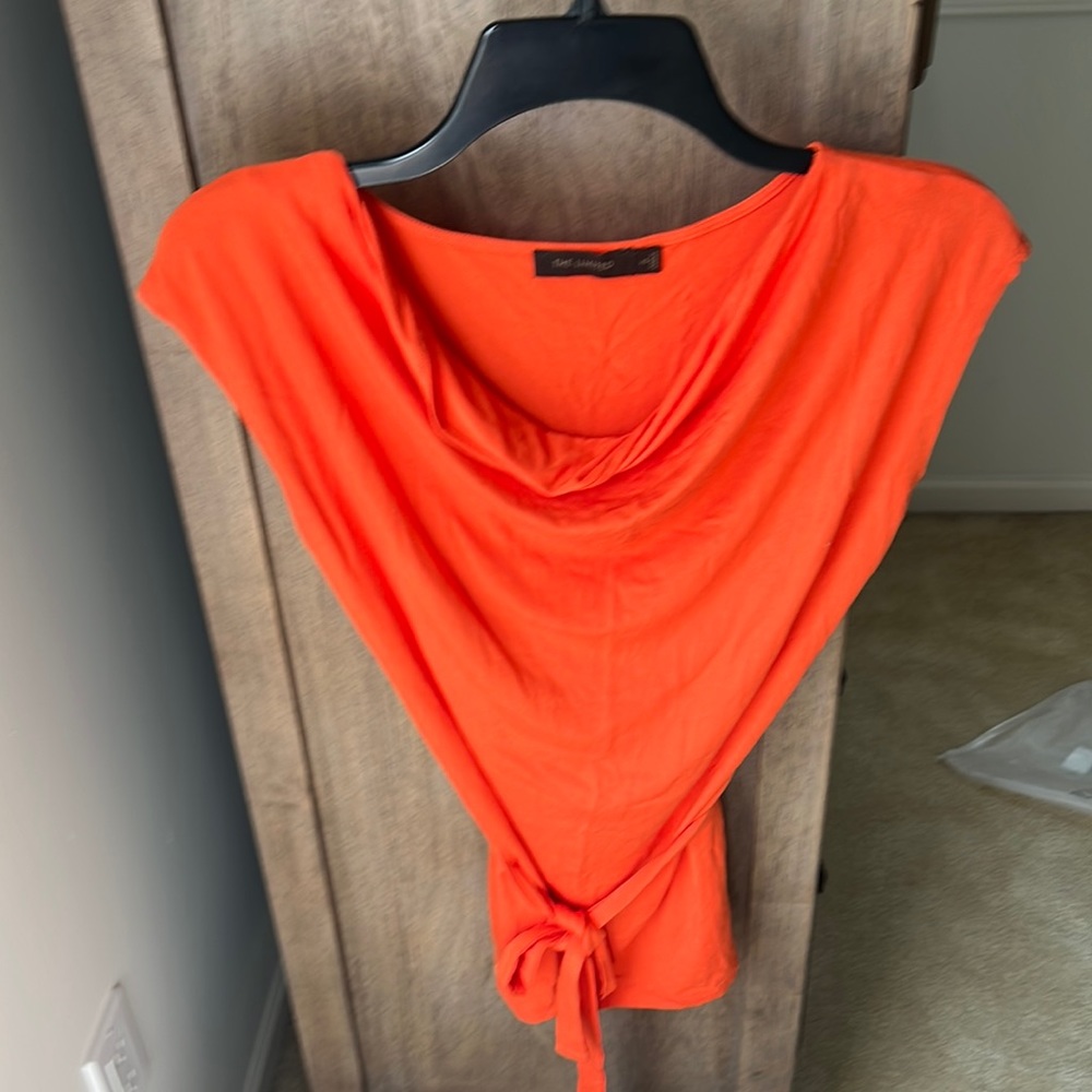 Limited belted top